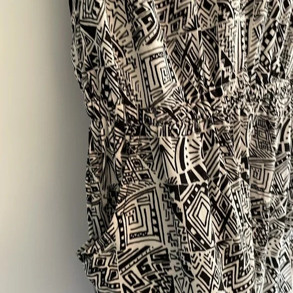 Patterned Mini Dress with Pockets - Picture 3 of 5